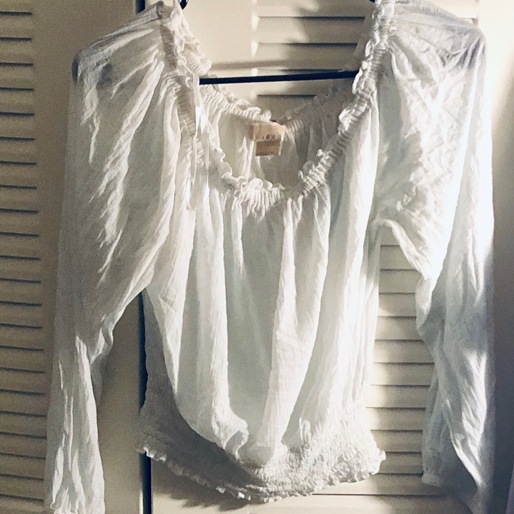 Cute petite size medium top